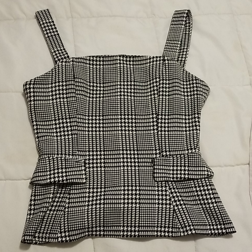 Houndstooth pattern top